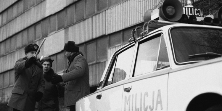 Milicja kontrolująca społeczeństwo